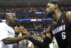 雄鹿队替补内线力挽狂澜，对抗希腊队展现坚韧防守实力